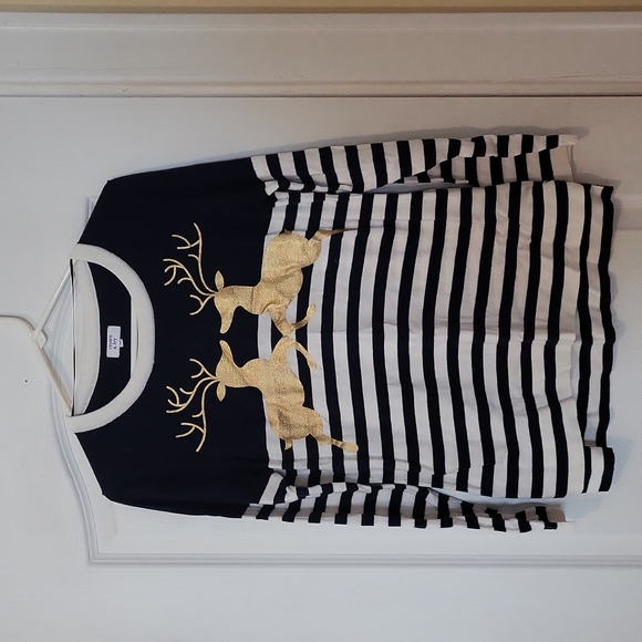 crown & ivy Sweaters - Crown & Ivy Sweater Size Medium